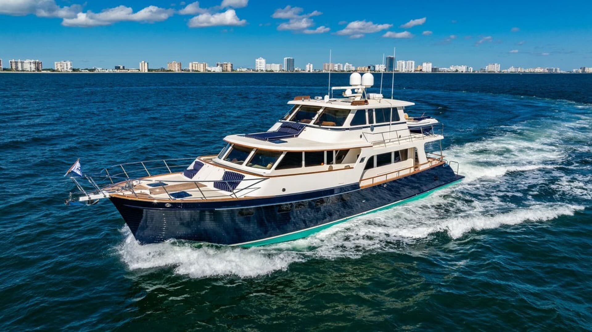 Never Better — 2015 · 76' · 4 Cabins · Pre-Owned