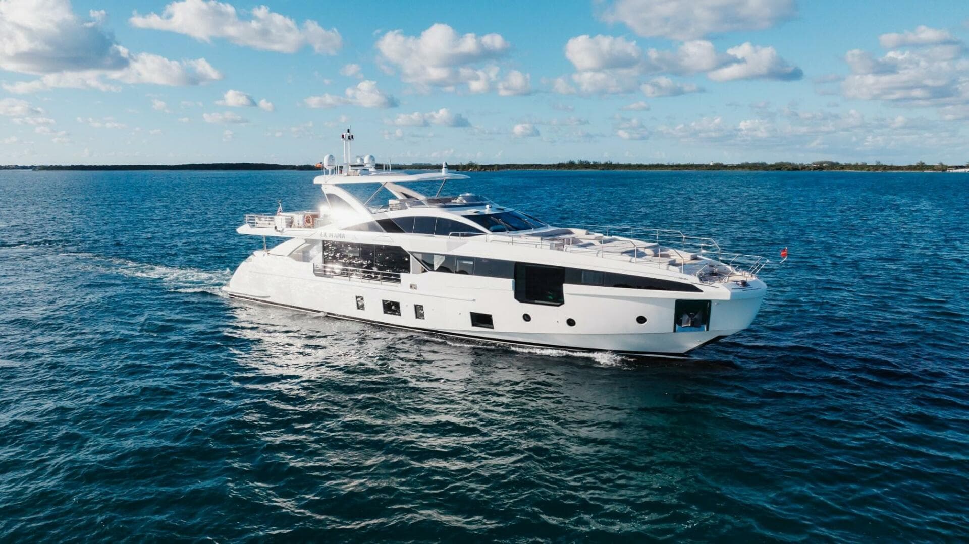 LA MAMA — 2023 · 105' · 5 Cabins · Pre-Owned