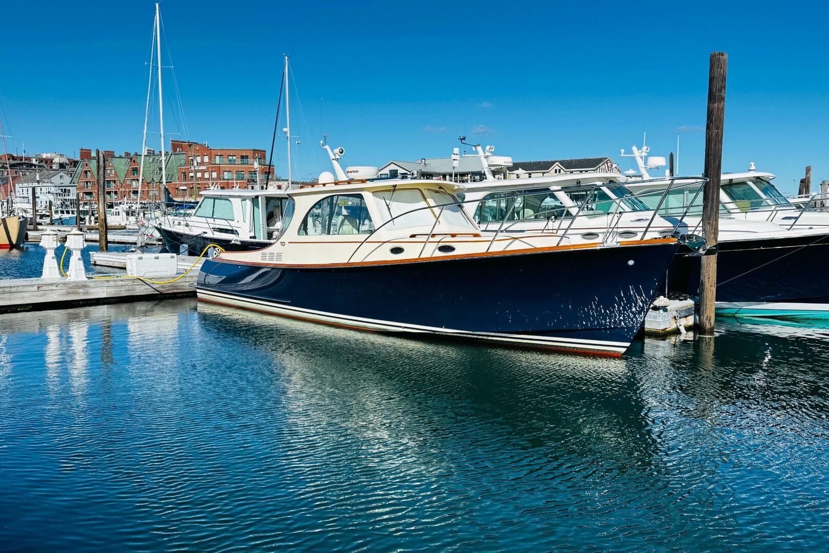 Maverick — 2012 · 38' · Pre-Owned
