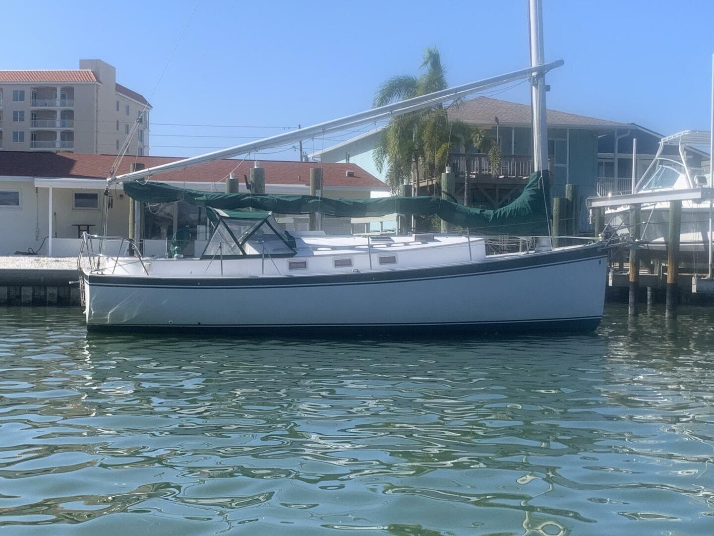 Tiki — 1987 · 30' · 1 Cabin · Pre-Owned