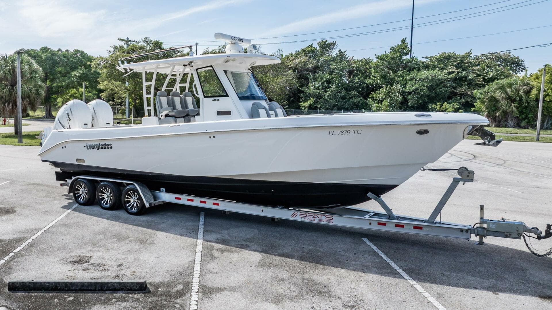 2021 Everglades 335 Center Console — 2021 · 32' · Pre-Owned