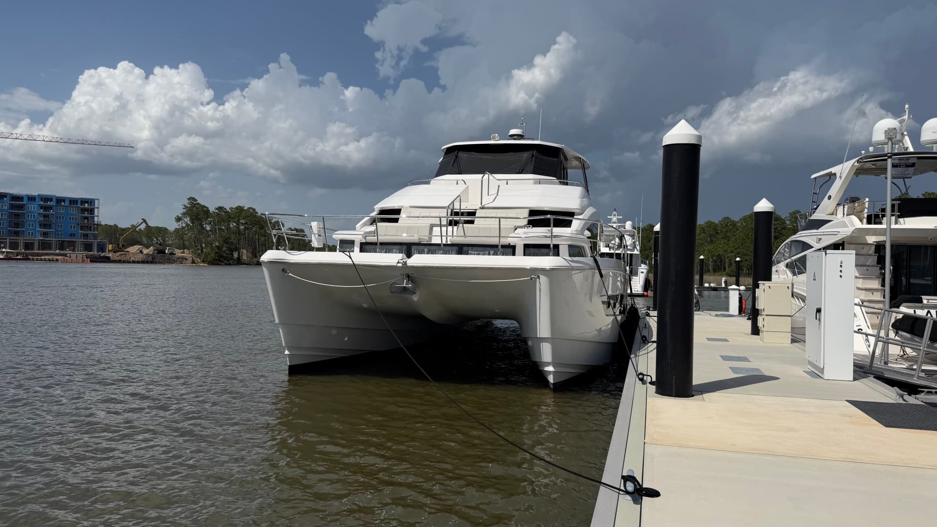 2025 Aquila 54 ENCLOSED BRIDGE — 2025 · 54' · Pre-Owned
