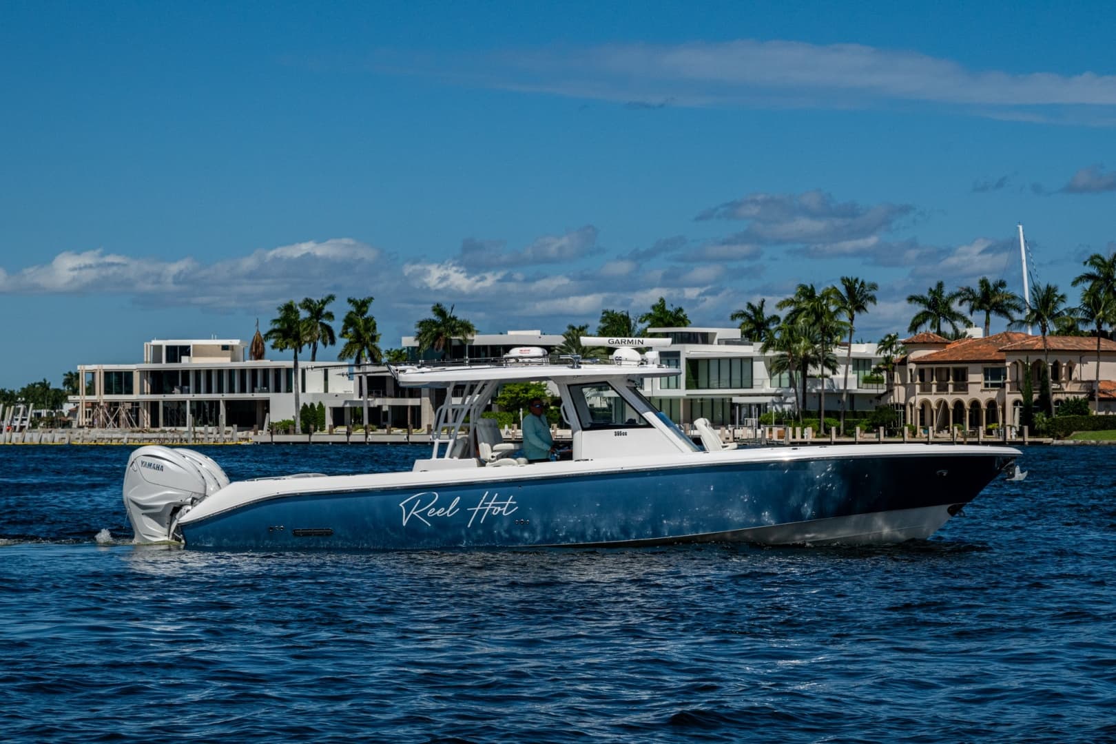 2020 Everglades 395 Center Console — 2020 · 39' · 1 Cabin · Pre-Owned