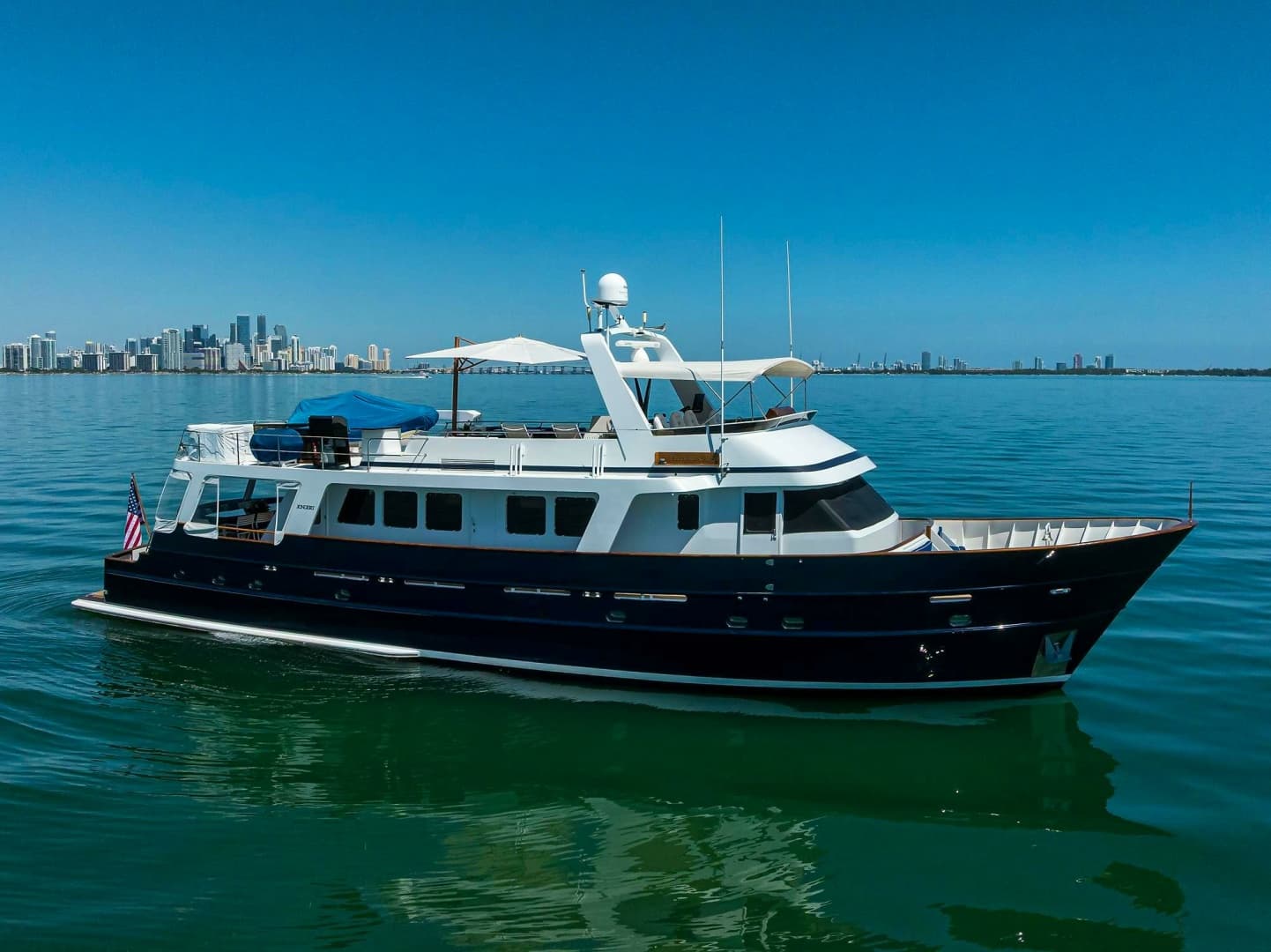 AVENTURER — 1986 · 85' · 4 Cabins · Pre-Owned