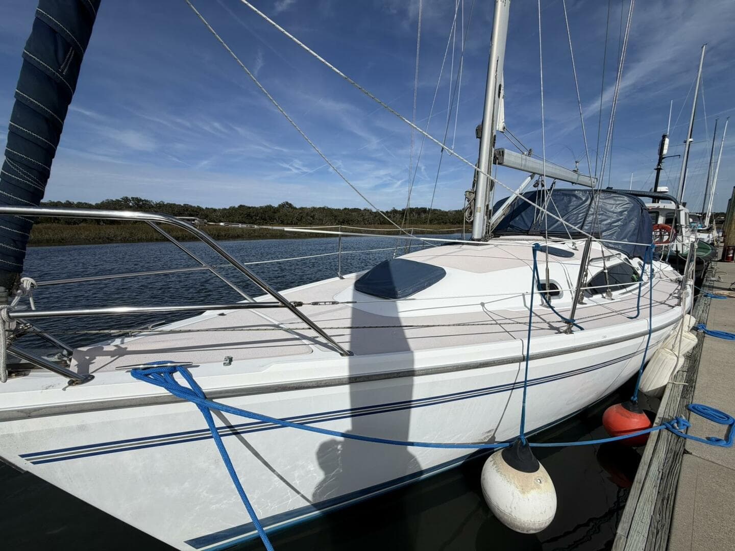 QE3 — 2010 · 31' · 2 Cabins · Pre-Owned