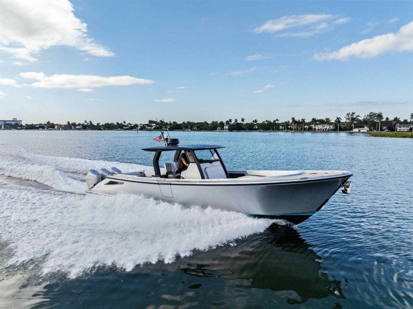 T/T Tenacious — 2025 · 38' · Pre-Owned
