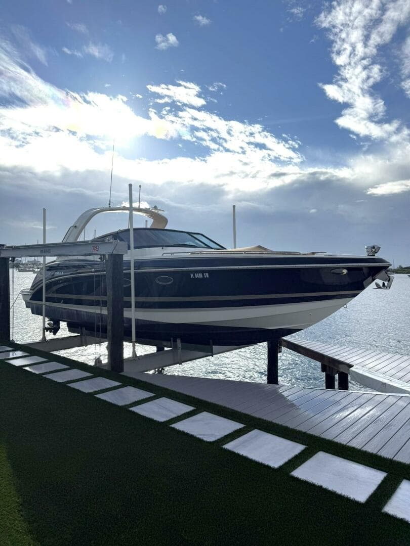 2016 Formula 330 Crossover Bowrider — 2016 · 33' · 1 Cabin · Pre-Owned