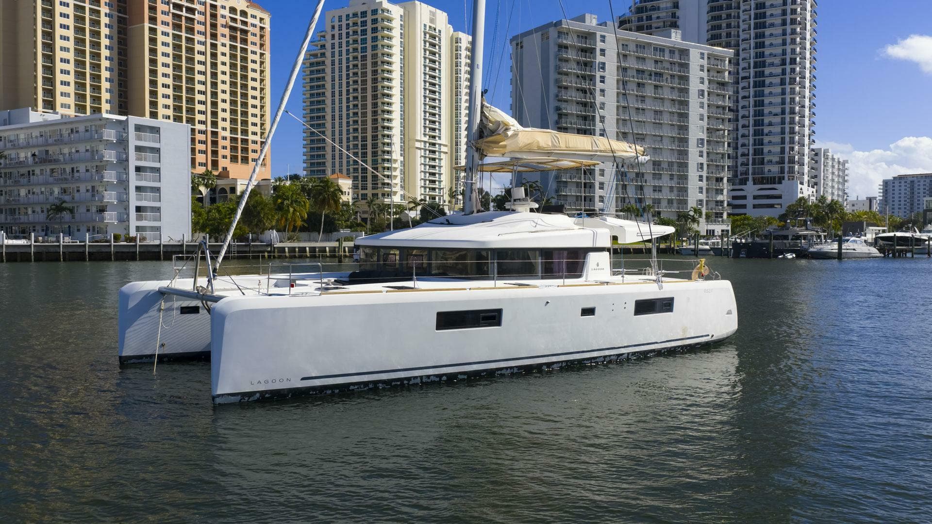Rhapsody — 2021 · 52' · 6 Cabins · Pre-Owned