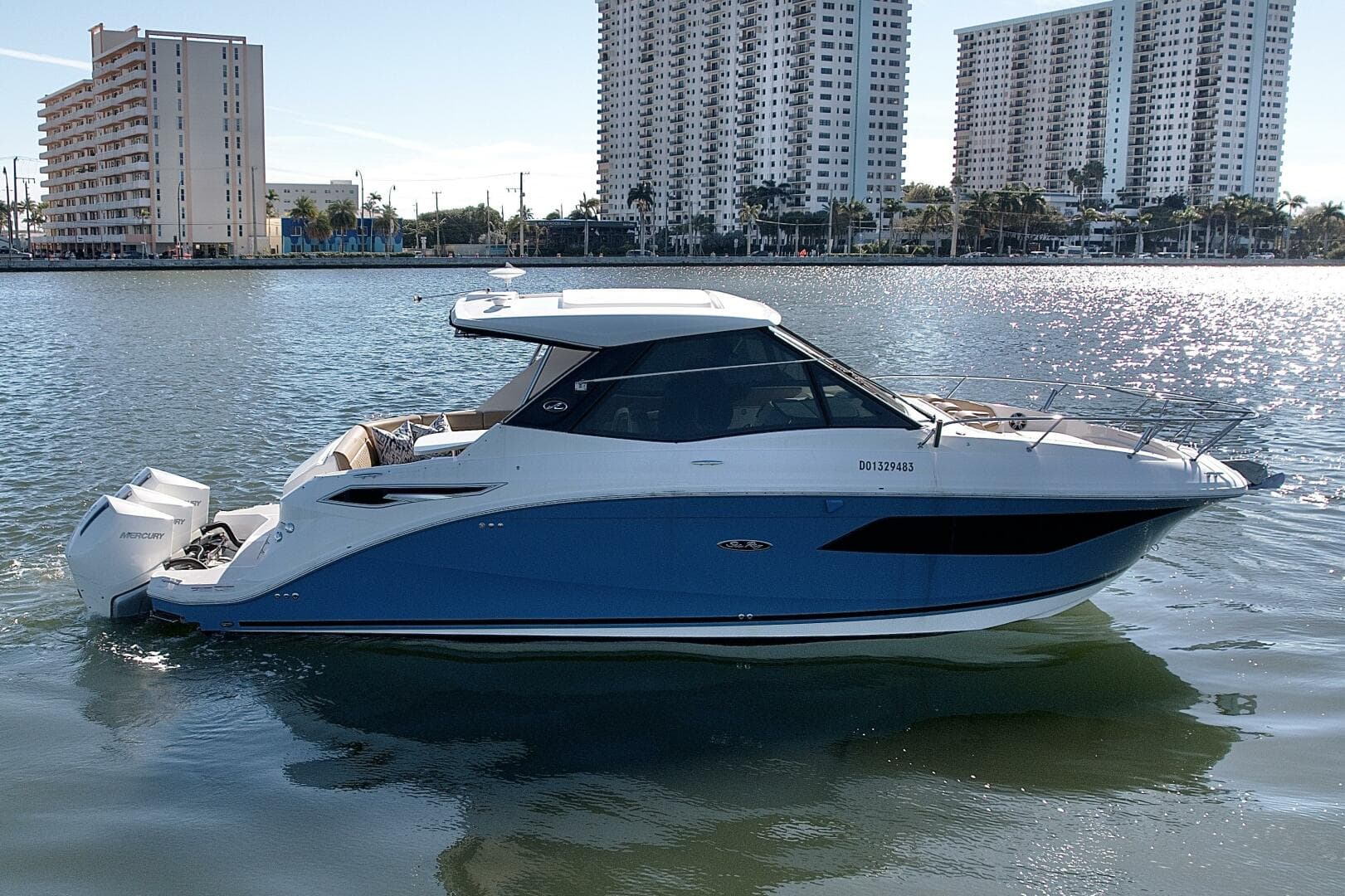 2022 Sea Ray Sundancer 320 — 2022 · 32' · Pre-Owned