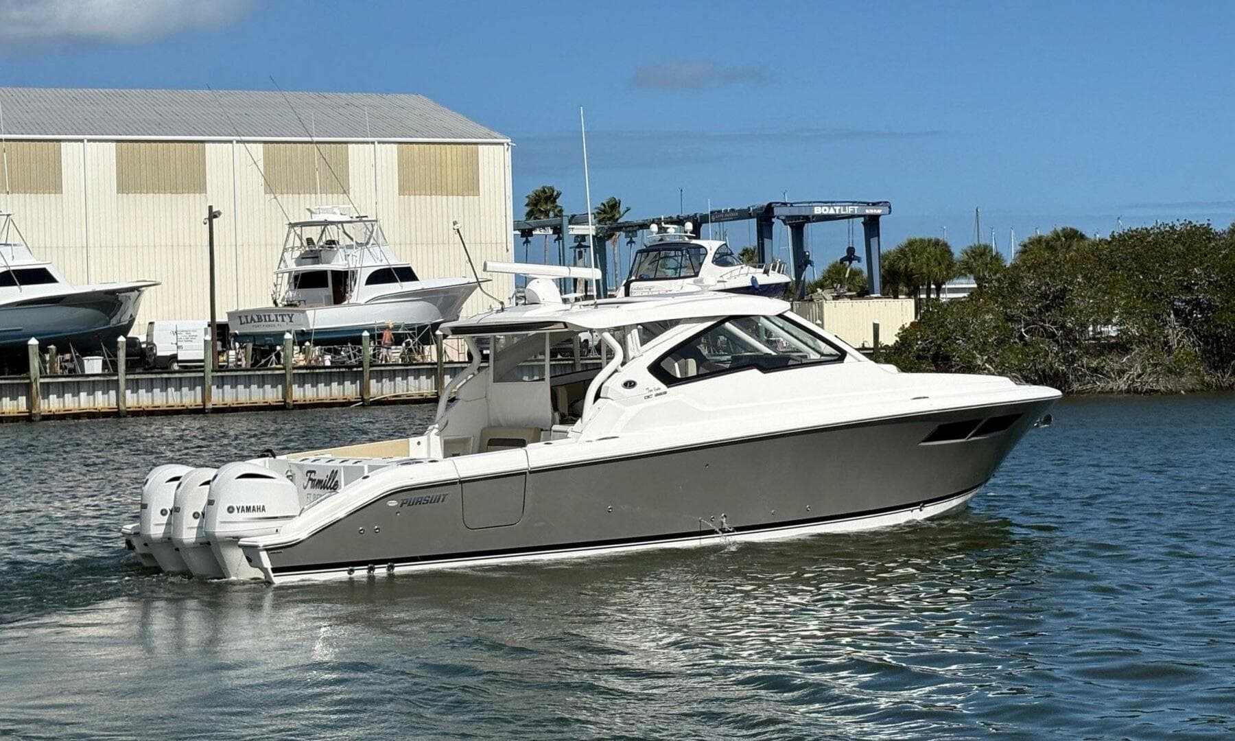 Famille — 2020 · 37' · Pre-Owned
