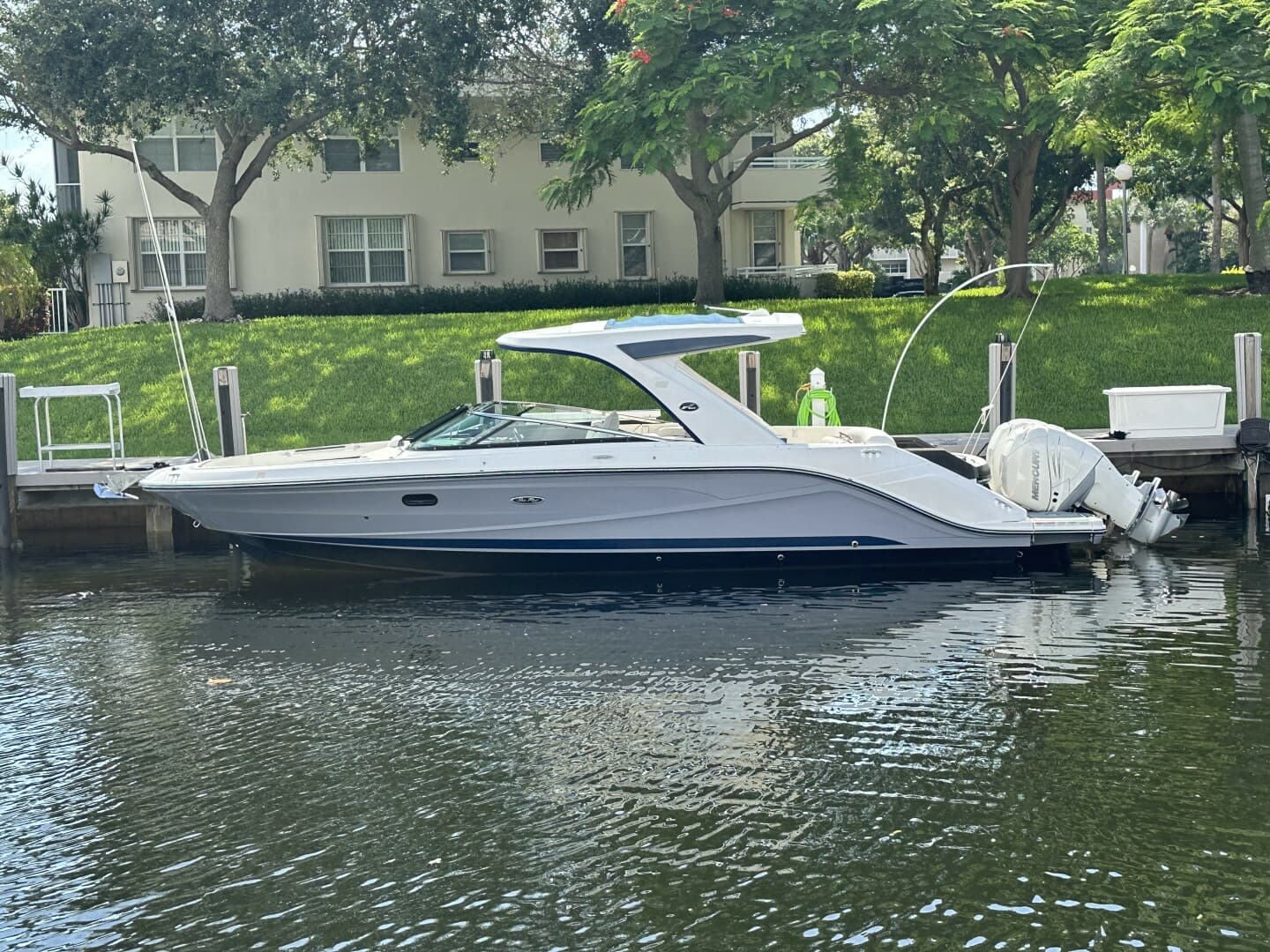 SALES THERAPY — 2018 · 31' · Pre-Owned