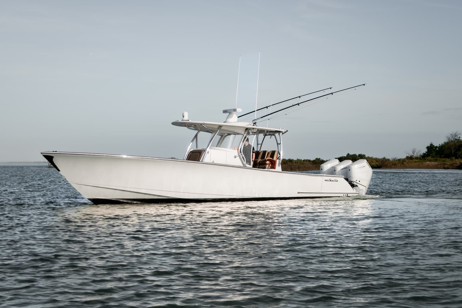 ANUKET — 2020 · 37' · Pre-Owned