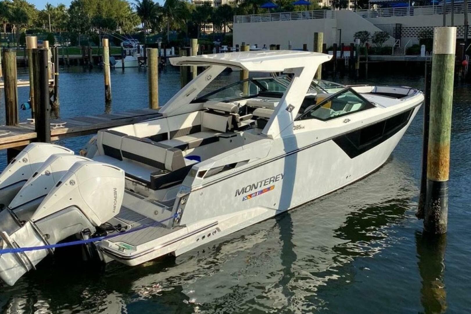 2022 Monterey 385 Super Express — 2022 · 39' · Pre-Owned