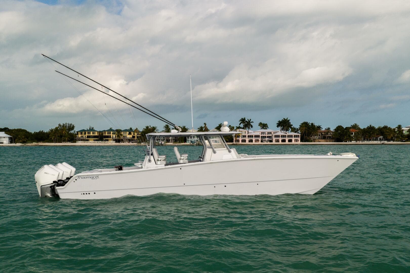 2022 Freeman 42LR — 2022 · 42' · Pre-Owned