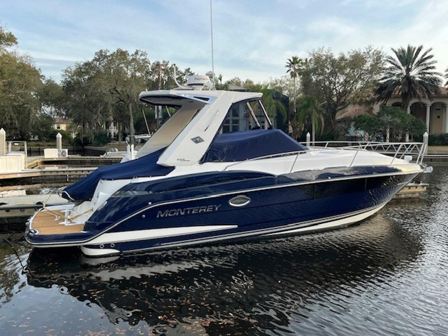 New Year — 2018 · 33' · 1 Cabin · Pre-Owned