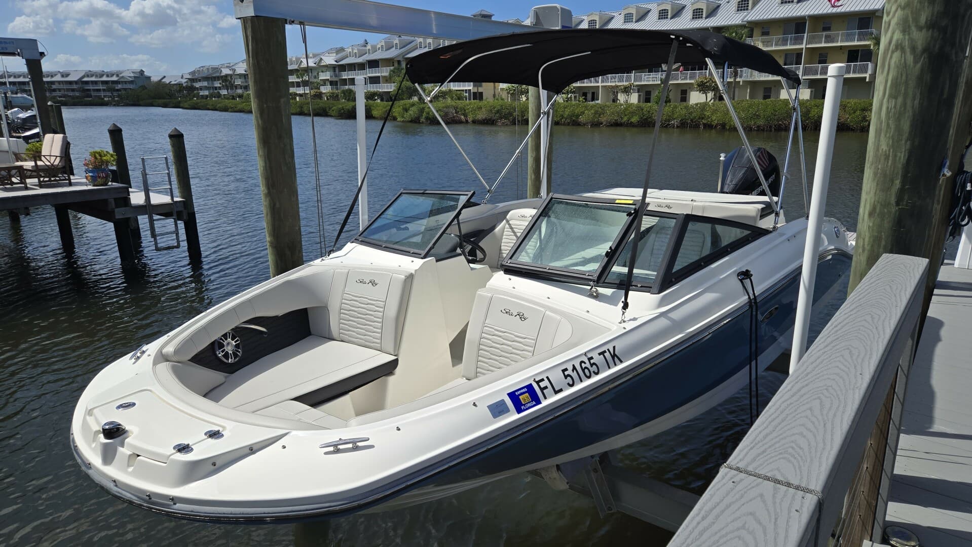2023 Sea Ray SPX 210 OB — 2023 · 21' · Pre-Owned
