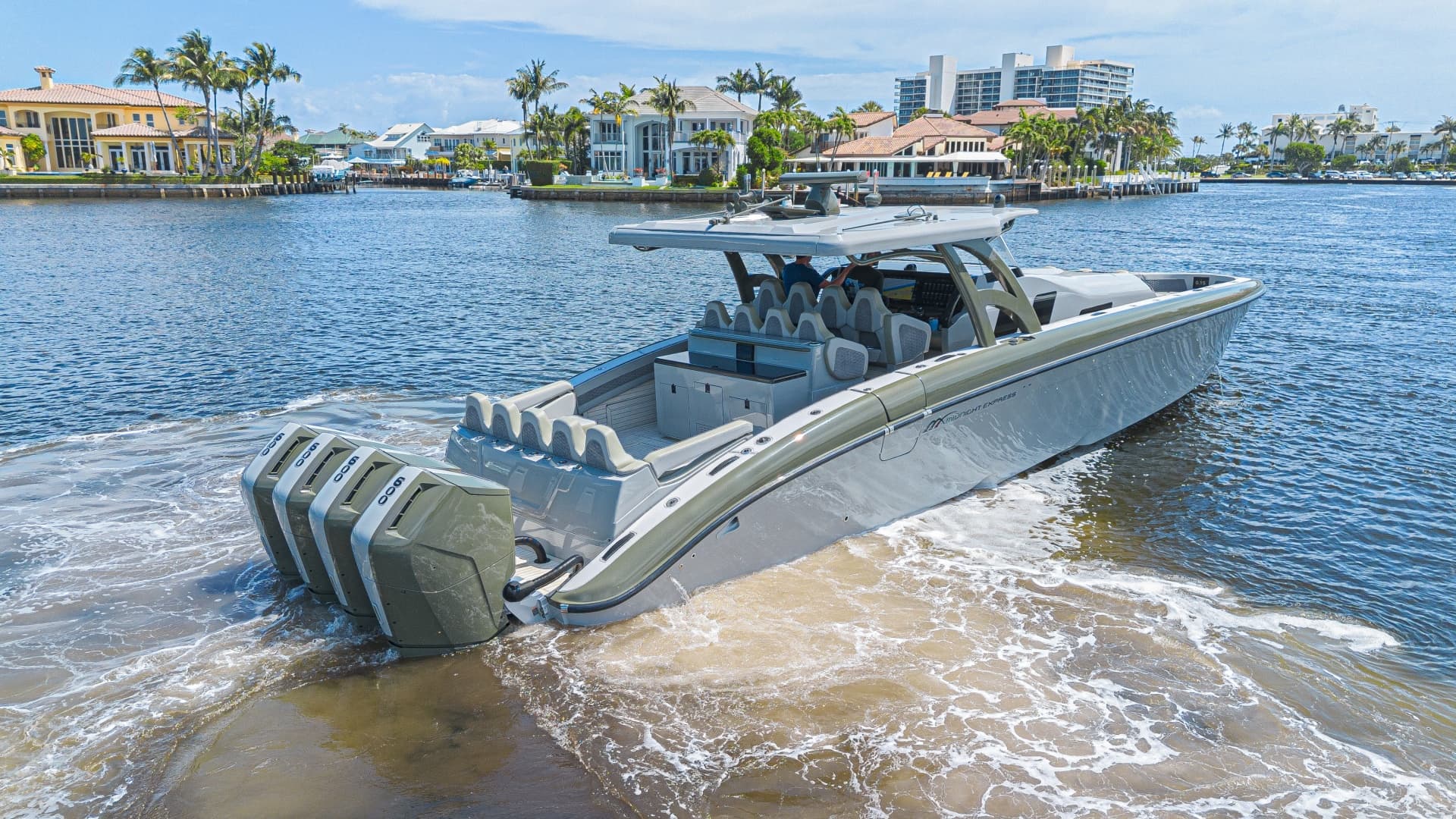 2025 Midnight Express 52 Vitesse — 2025 · 52' · 1 Cabin · Pre-Owned