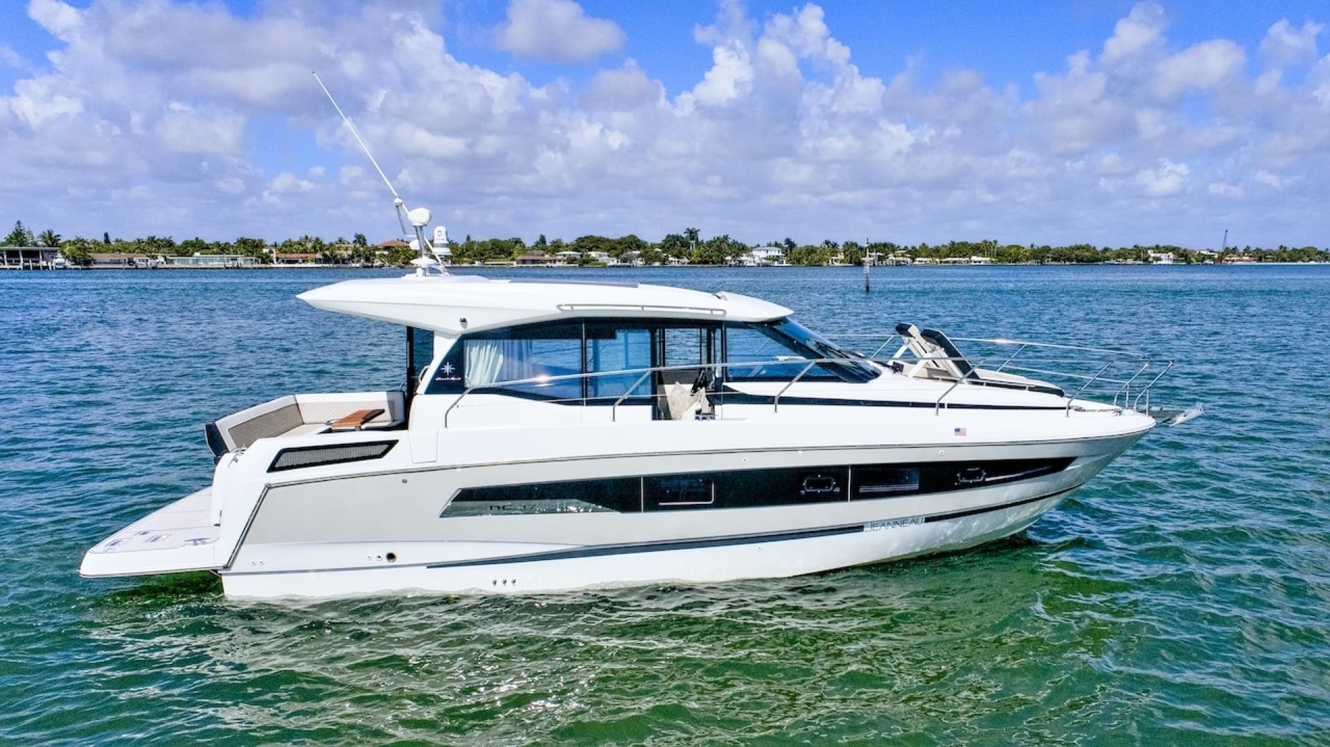 ZIA — 2020 · 39' · 3 Cabins · Pre-Owned
