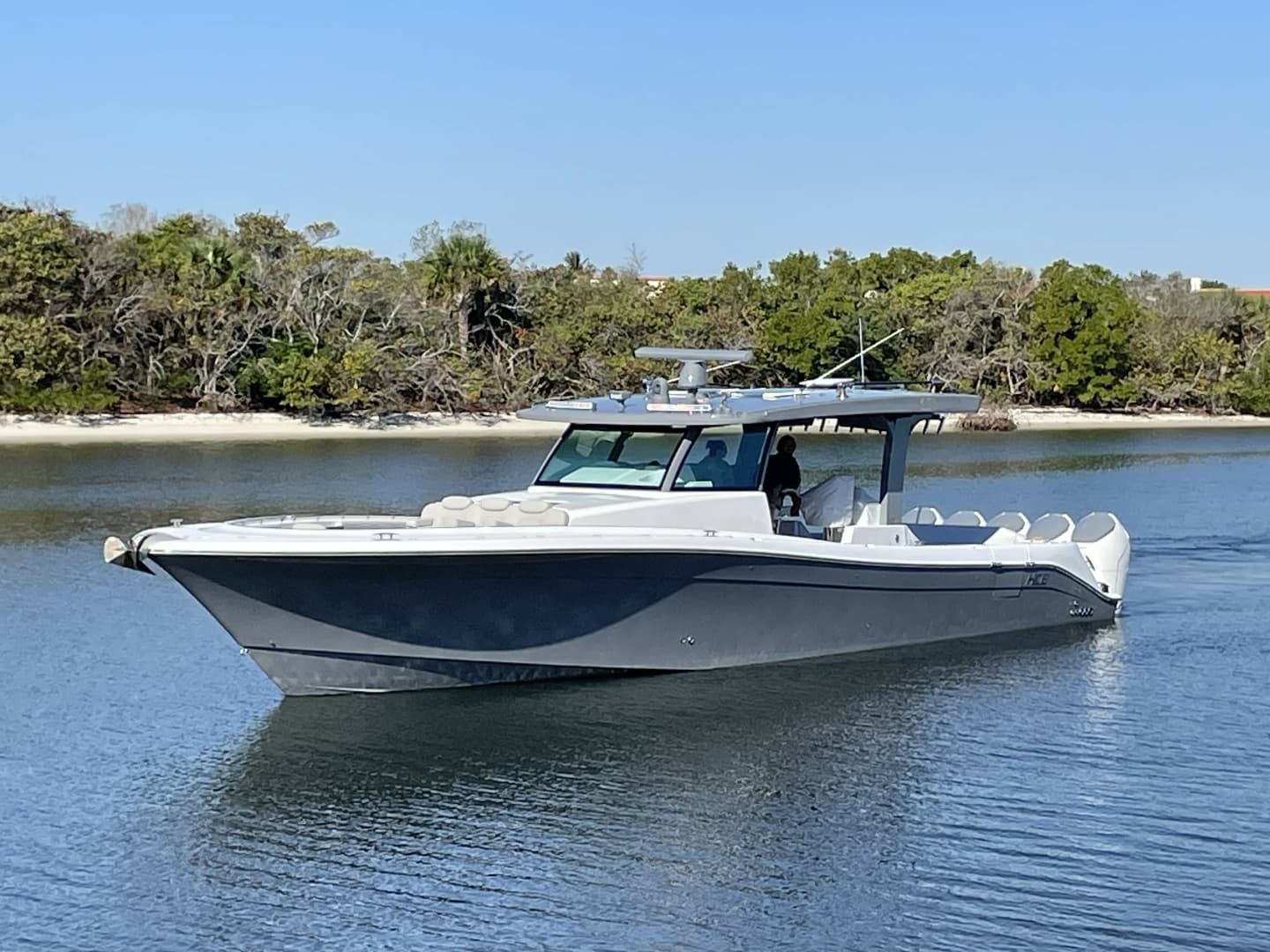 2025 HCB 56 Suenos — 2025 · 61' · Pre-Owned
