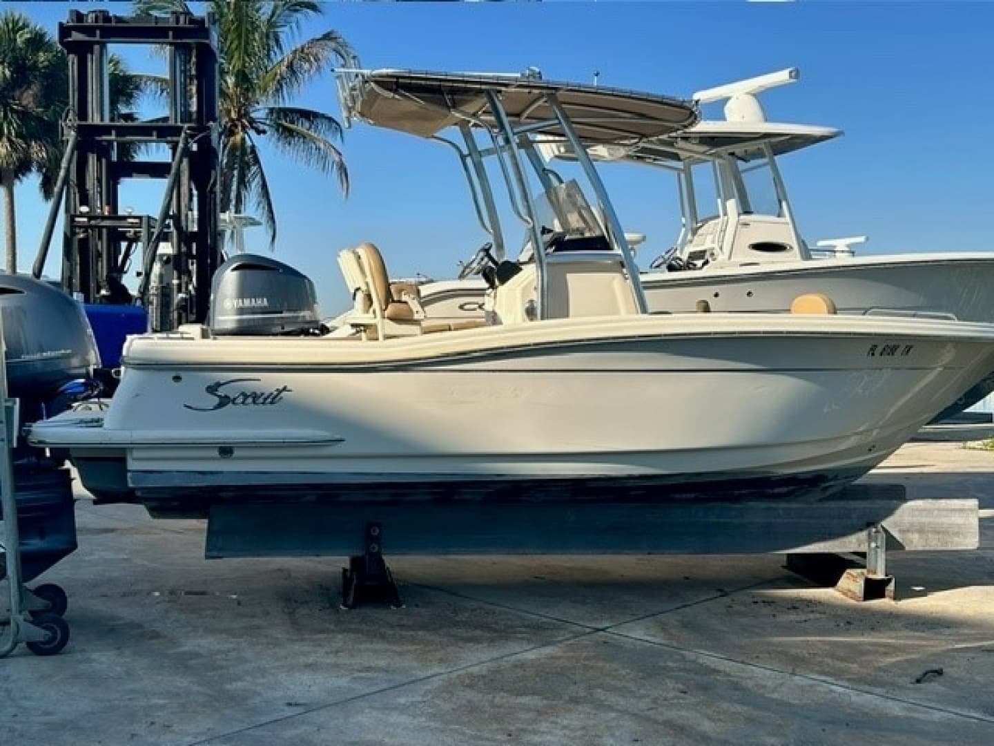 2019 Scout 215 XSF — 2019 · 22' · Pre-Owned
