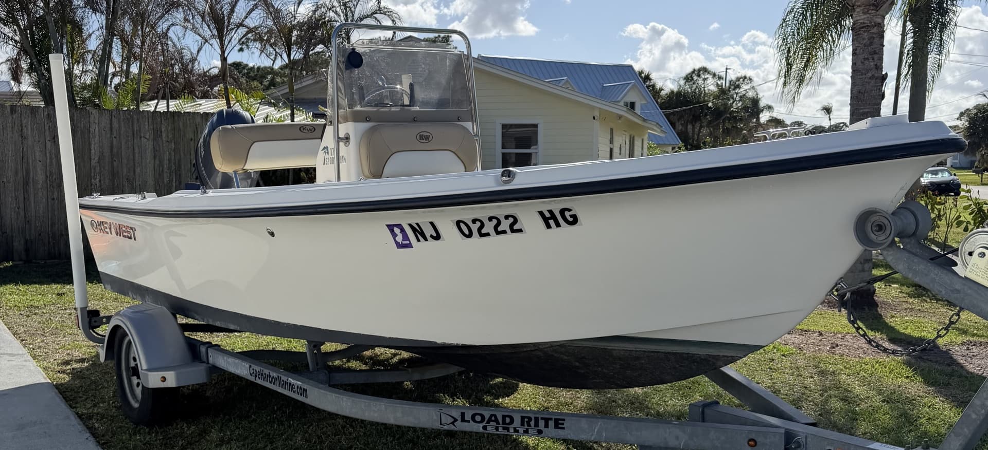 2014 Key West 1720 Sportsman — 2014 · 17' · Pre-Owned