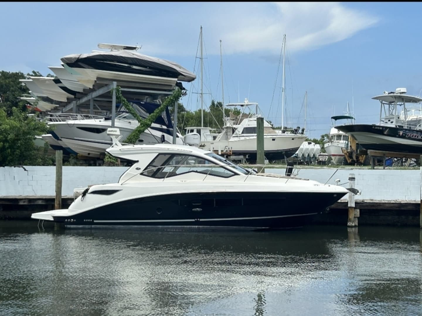 2018 Sea Ray 350 Sundancer Coupe — 2018 · 35' · 2 Cabins · Pre-Owned