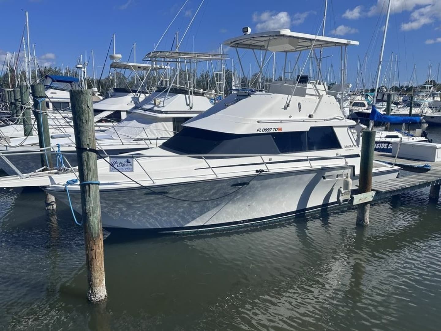 HOOKED — 1990 · 34' · 1 Cabin · Pre-Owned