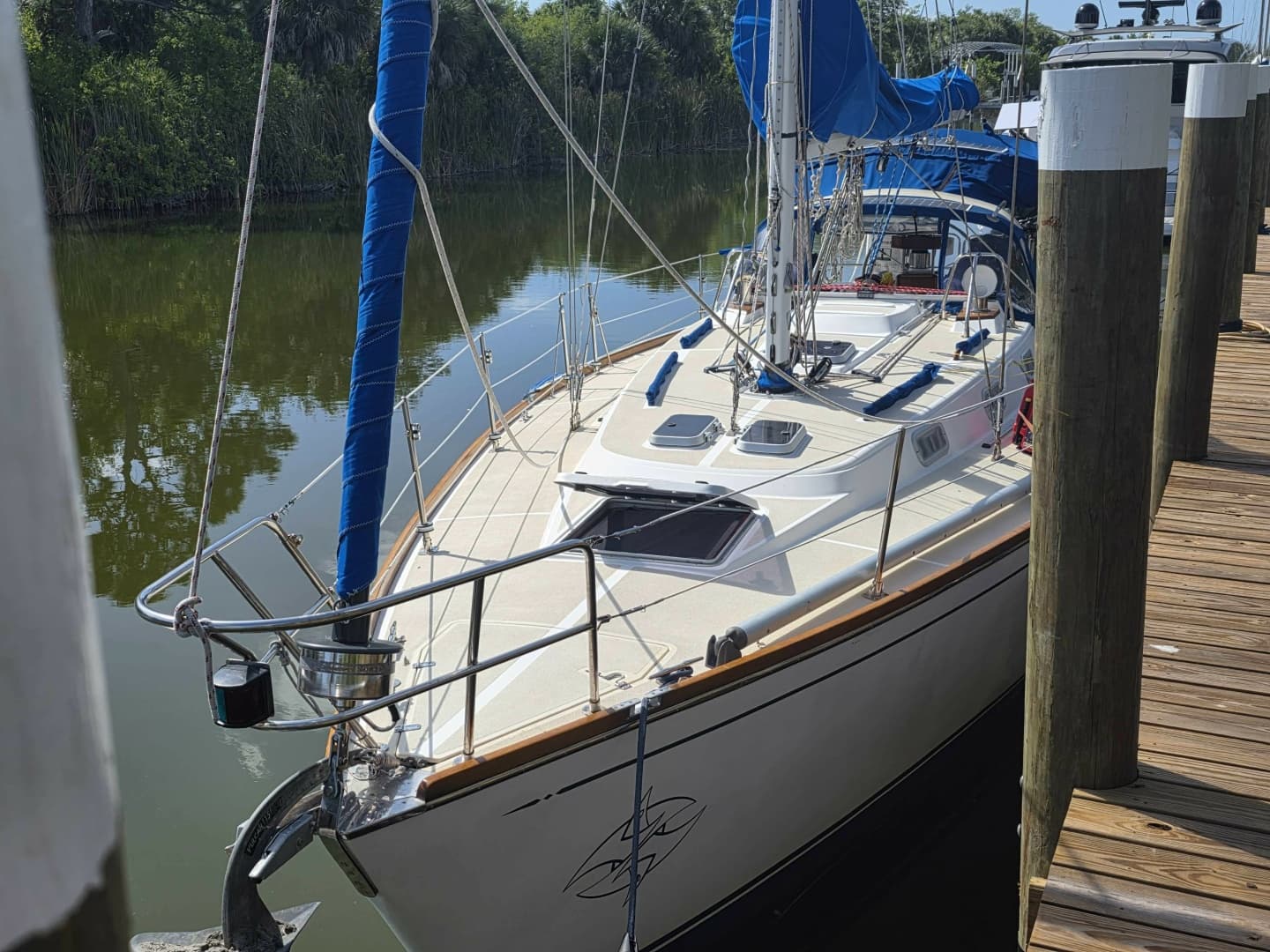 Miles Away II — 1990 · 37' · Pre-Owned