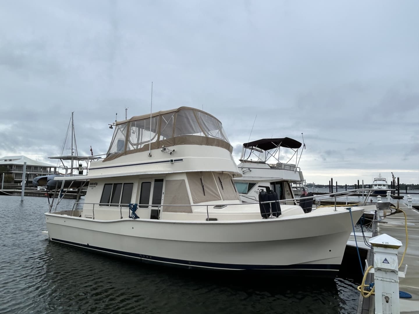 Sol Mate — 2005 · 40' · 2 Cabins · Pre-Owned