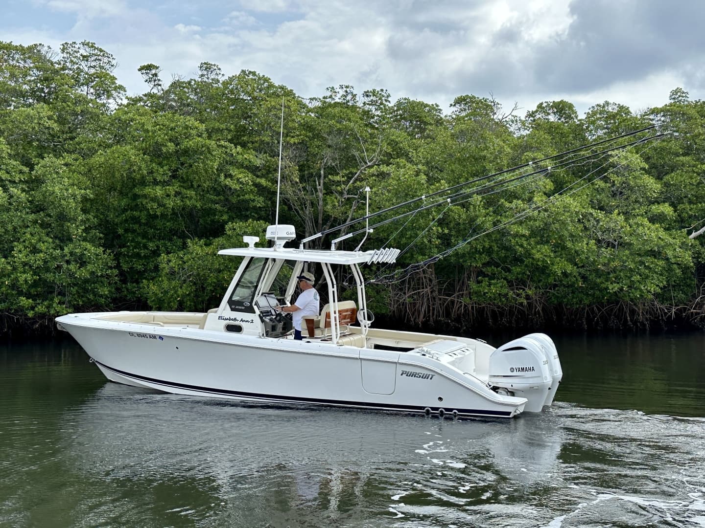 2019 Pursuit S288 CC — 2019 · 30' · Pre-Owned