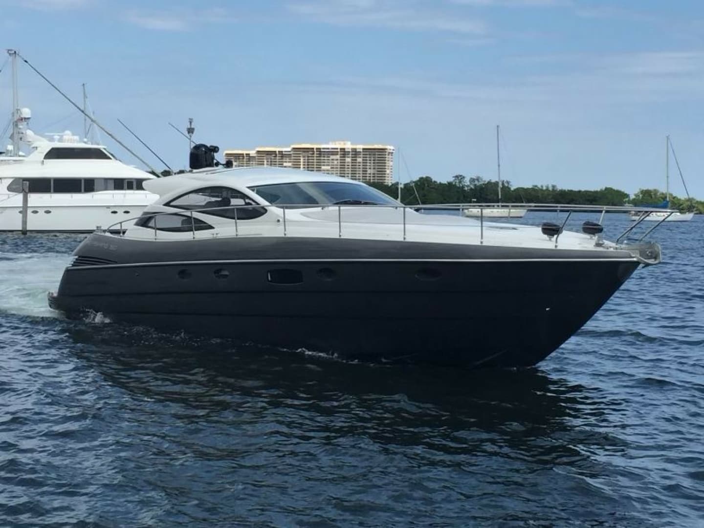 2006 Pershing — 2006 · 50' · 3 Cabins · Pre-Owned