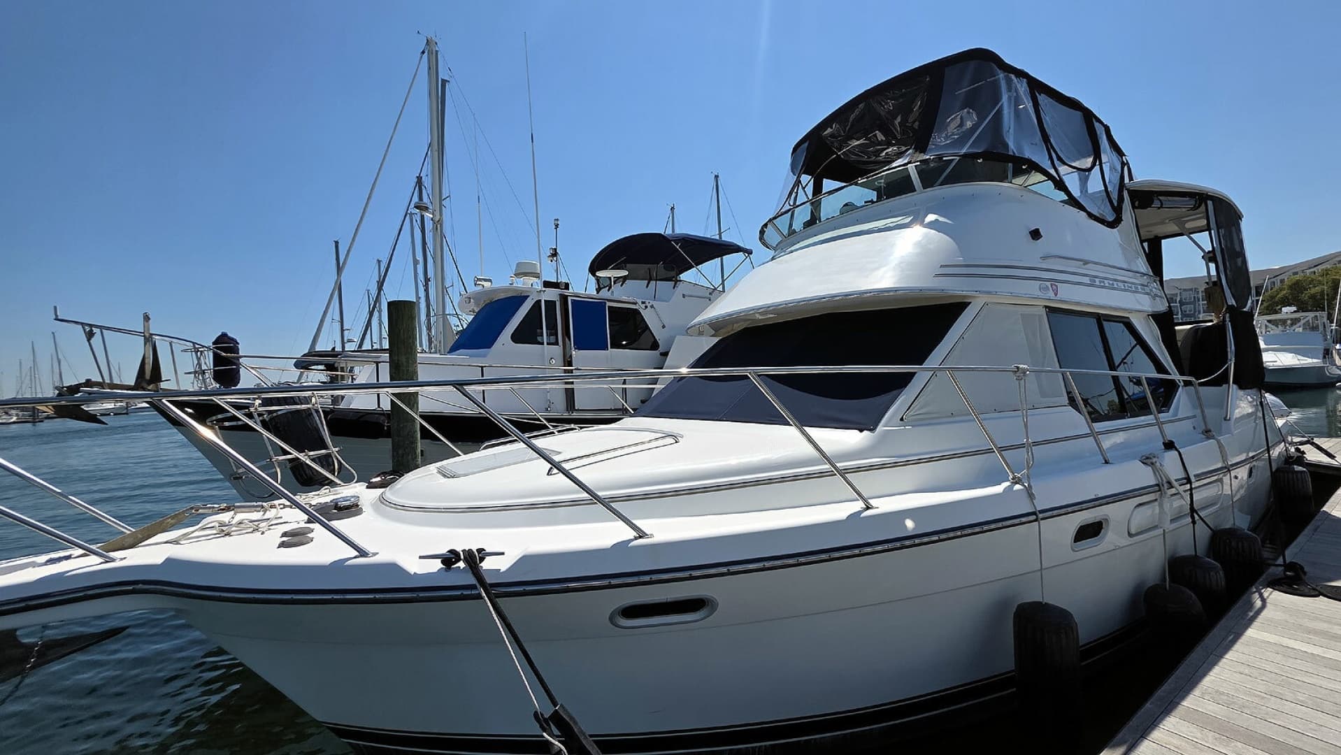 Gallivanting — 1999 · 40' · 3 Cabins · Pre-Owned