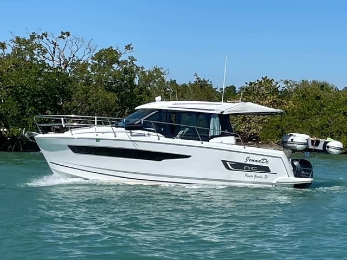 JennaDi — 2021 · 30' · 2 Cabins · Pre-Owned