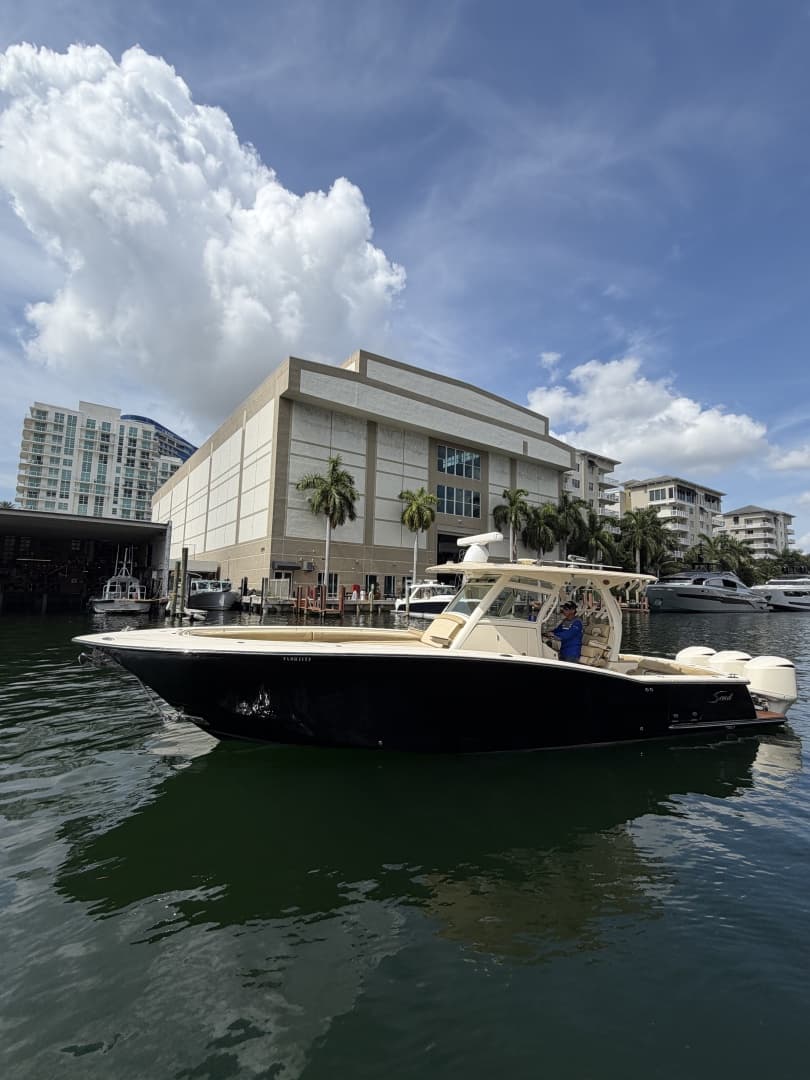 2016 Scout 350LXF — 2016 · 34' · 1 Cabin · Pre-Owned