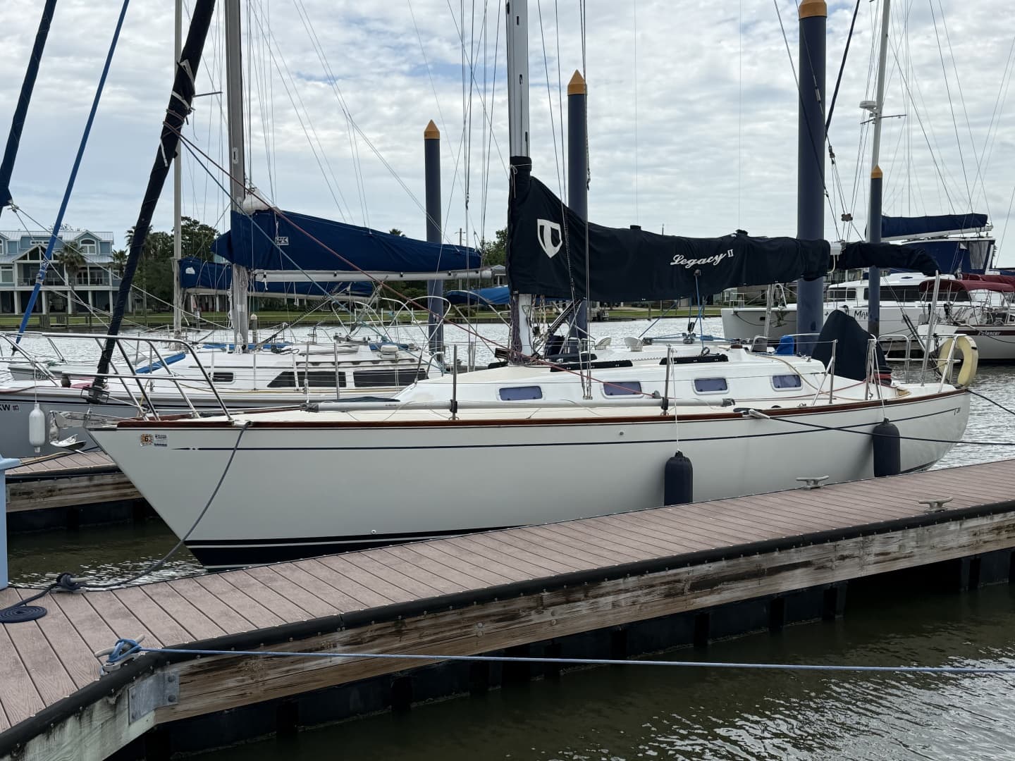 Legacy II — 1988 · 31' · 1 Cabin · Pre-Owned