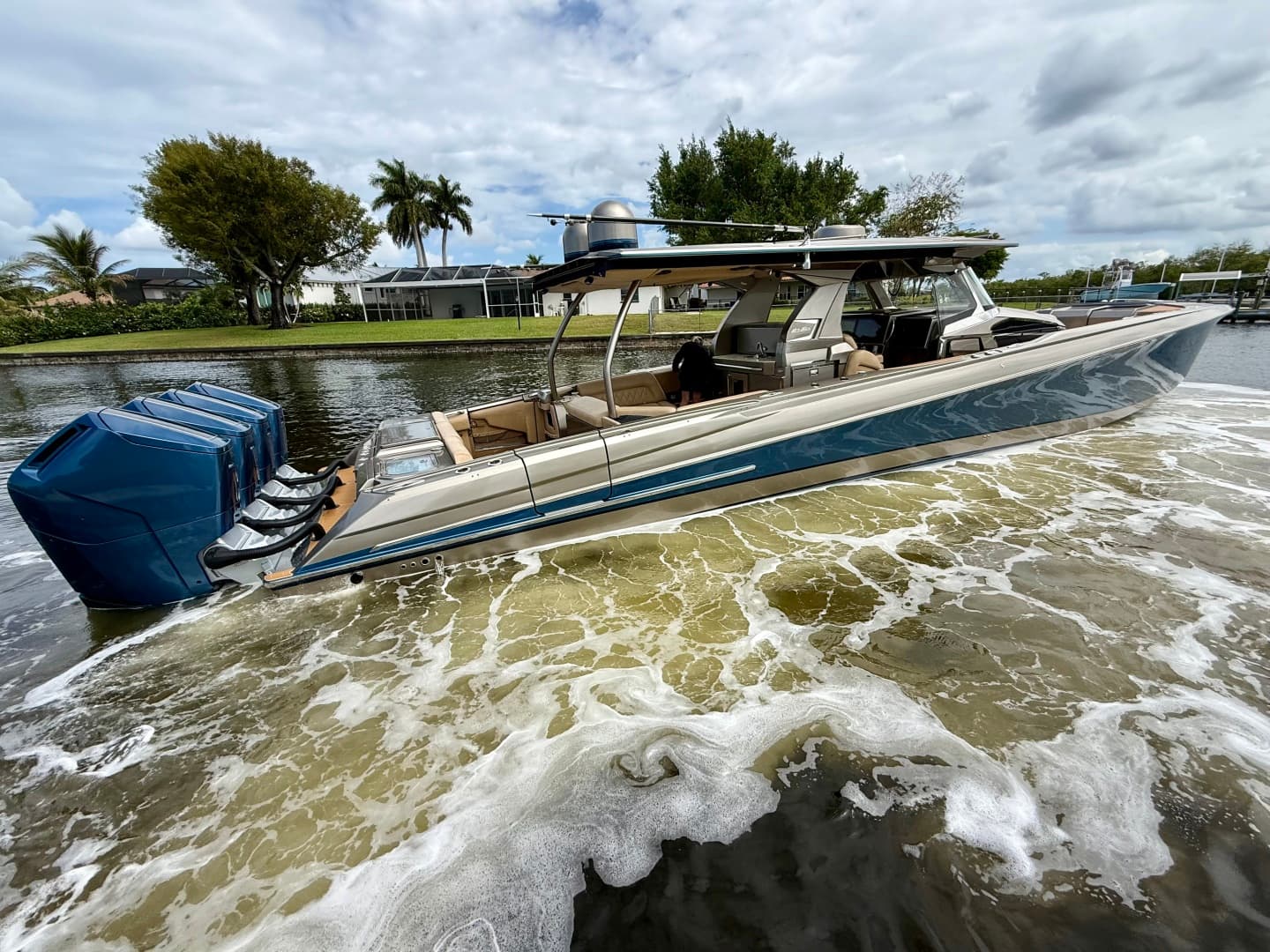 2020 Nor-Tech 550 SPORT CENTER CONSOLE — 2020 · 55' · Pre-Owned