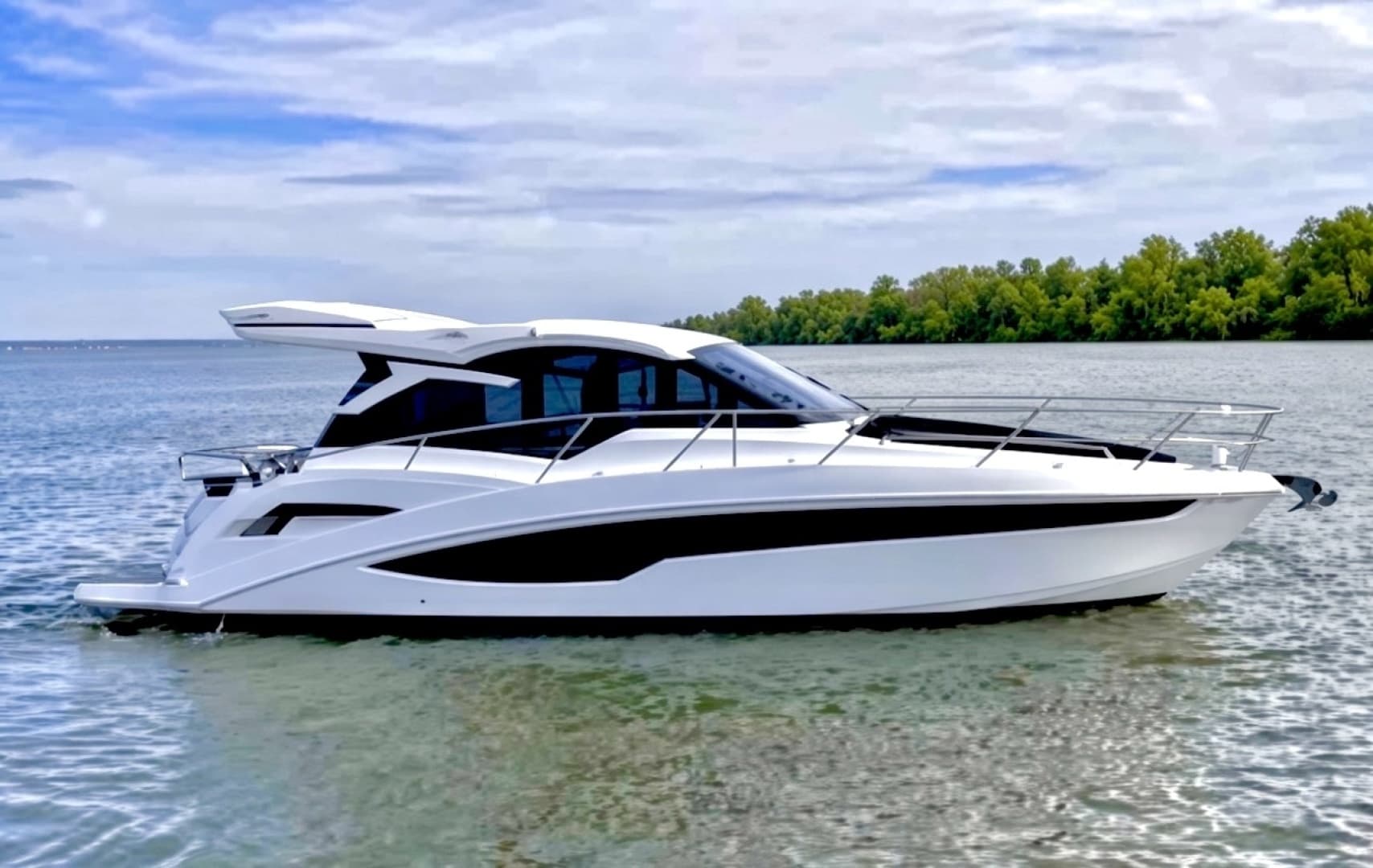 2020 Galeon 425 HTS — 2020 · 44' · 2 Cabins · Pre-Owned