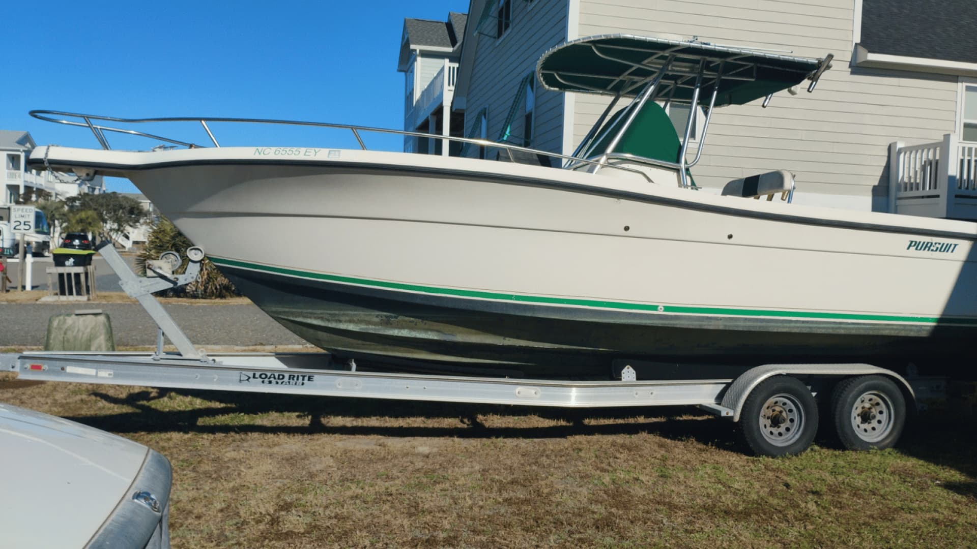 2001 Pursuit 2670 Cuddy Console — 2001 · 26' · 1 Cabin · Pre-Owned