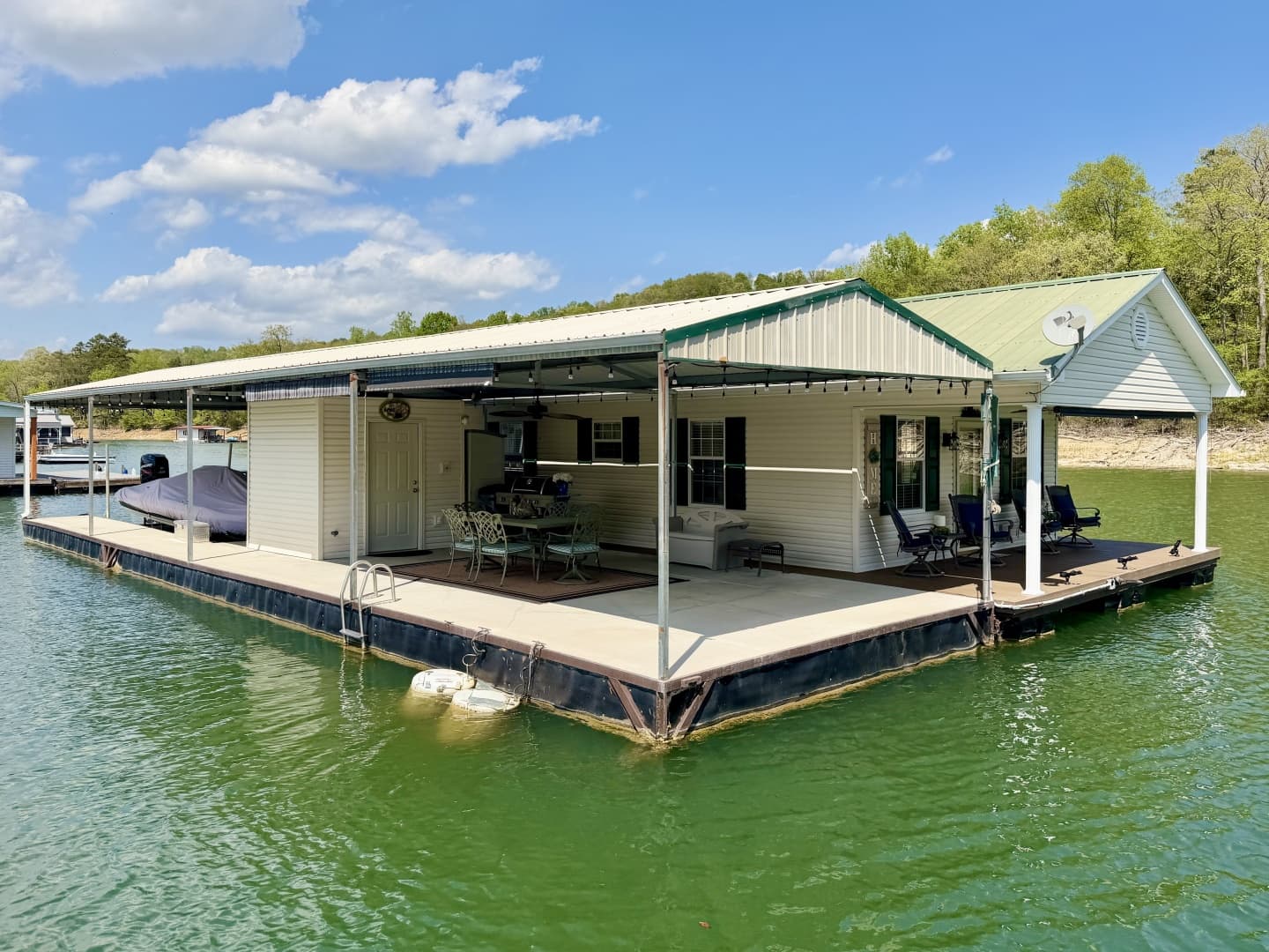2002 Custom 20 x 53 Floating Cabin - Approx 999/sqft — 2002 · 65' · 3 Cabins · Pre-Owned