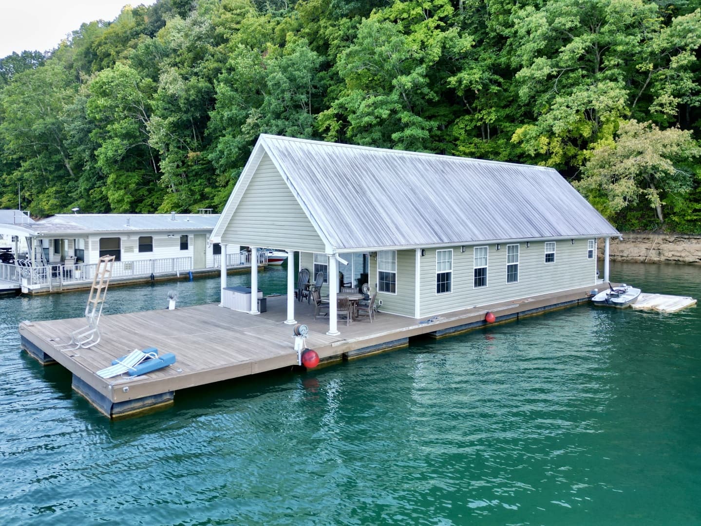 2006 Custom 20 x 43 Floating Cabin - Approx 812sqft — 2006 · 60' · 4 Cabins · Pre-Owned