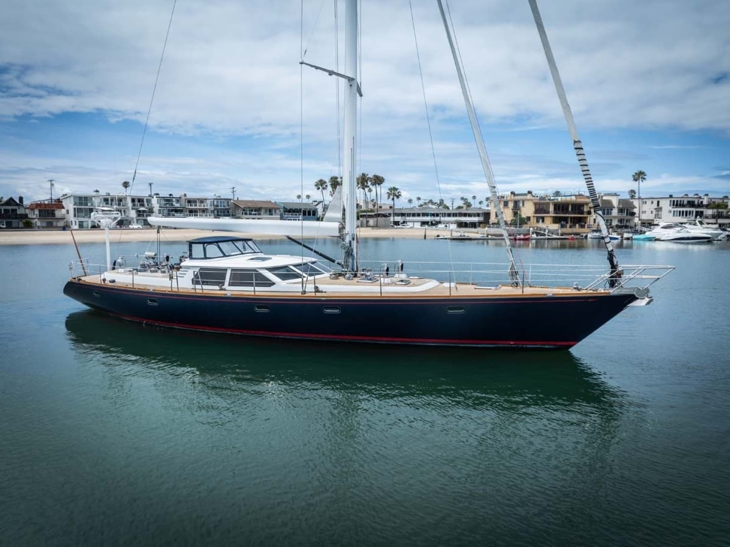 VENTURE — 1999 · 76' · 3 Cabins · Pre-Owned