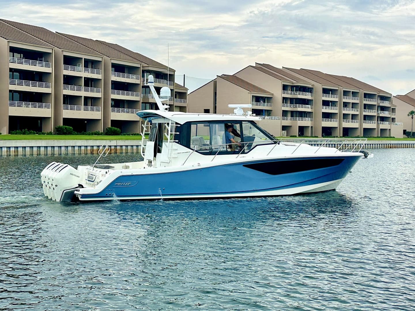 2023 Boston Whaler 405 Conquest — 2023 · 41' · Pre-Owned