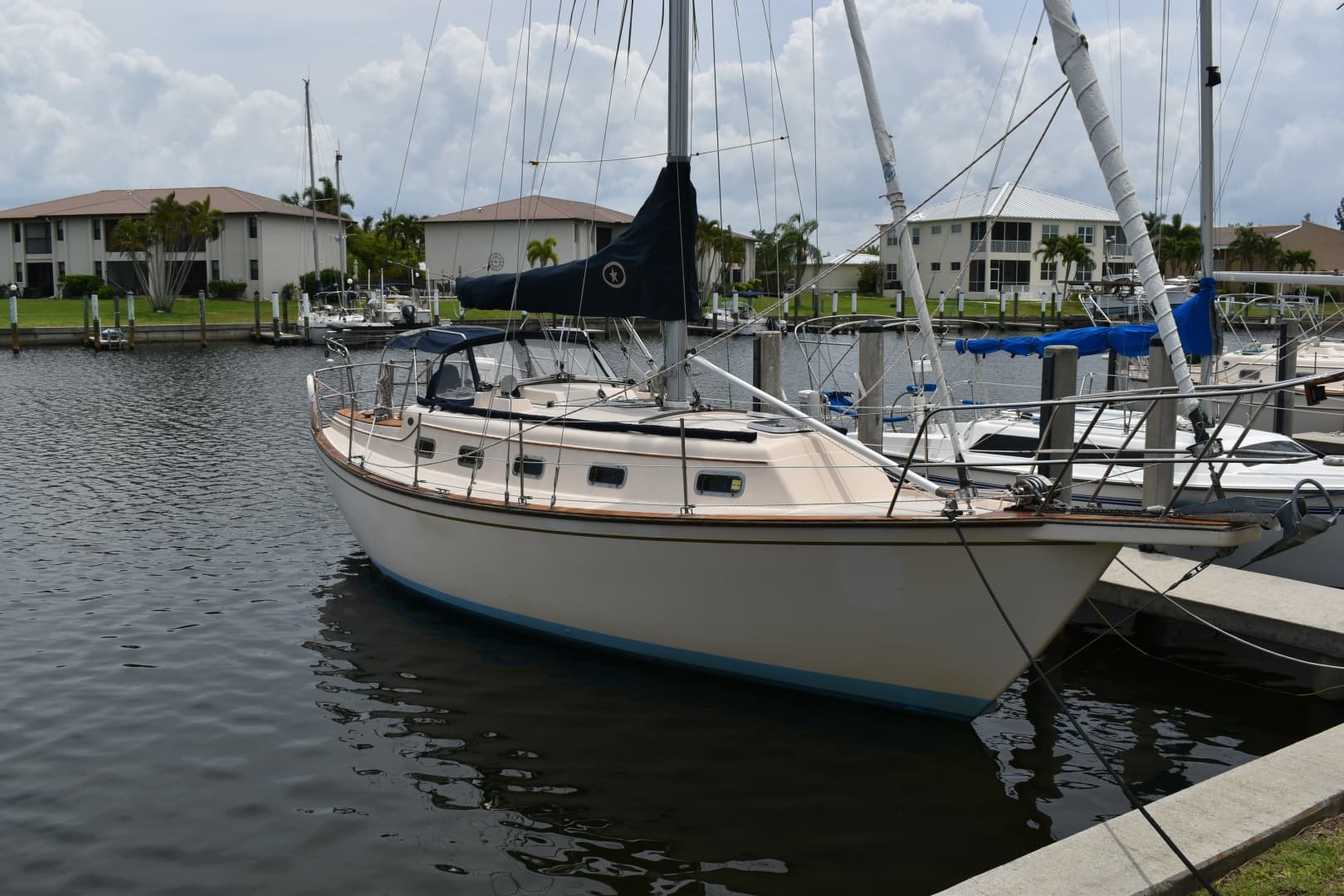 WHIMSY — 1994 · 35' · 3 Cabins · Pre-Owned