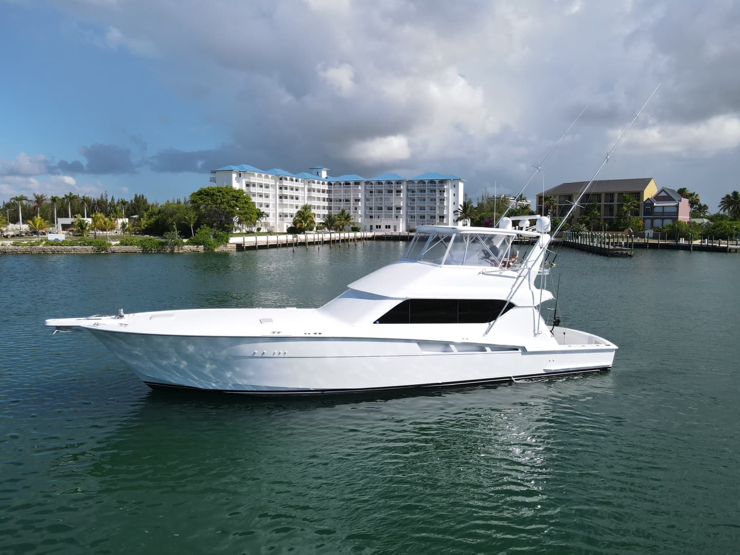 2004 Hatteras — 2004 · 60' · 3 Cabins · Pre-Owned