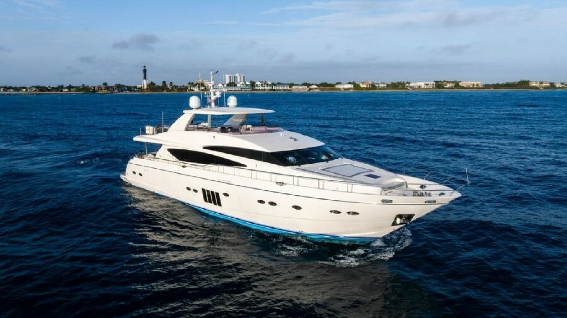 Oasis — 2010 · 96' · 5 Cabins · Pre-Owned