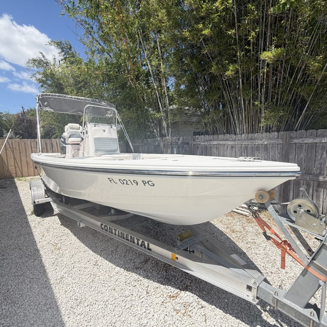 2012 Pathfinder 2200 — 2012 · 22' · Pre-Owned