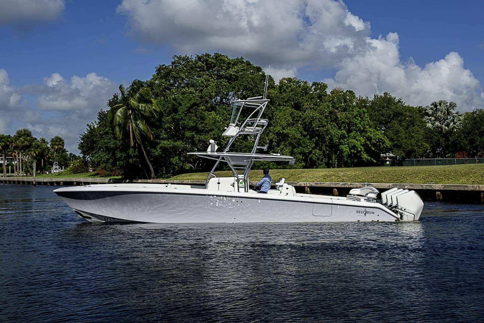 REEF BUM — 2022 · 41' · Pre-Owned