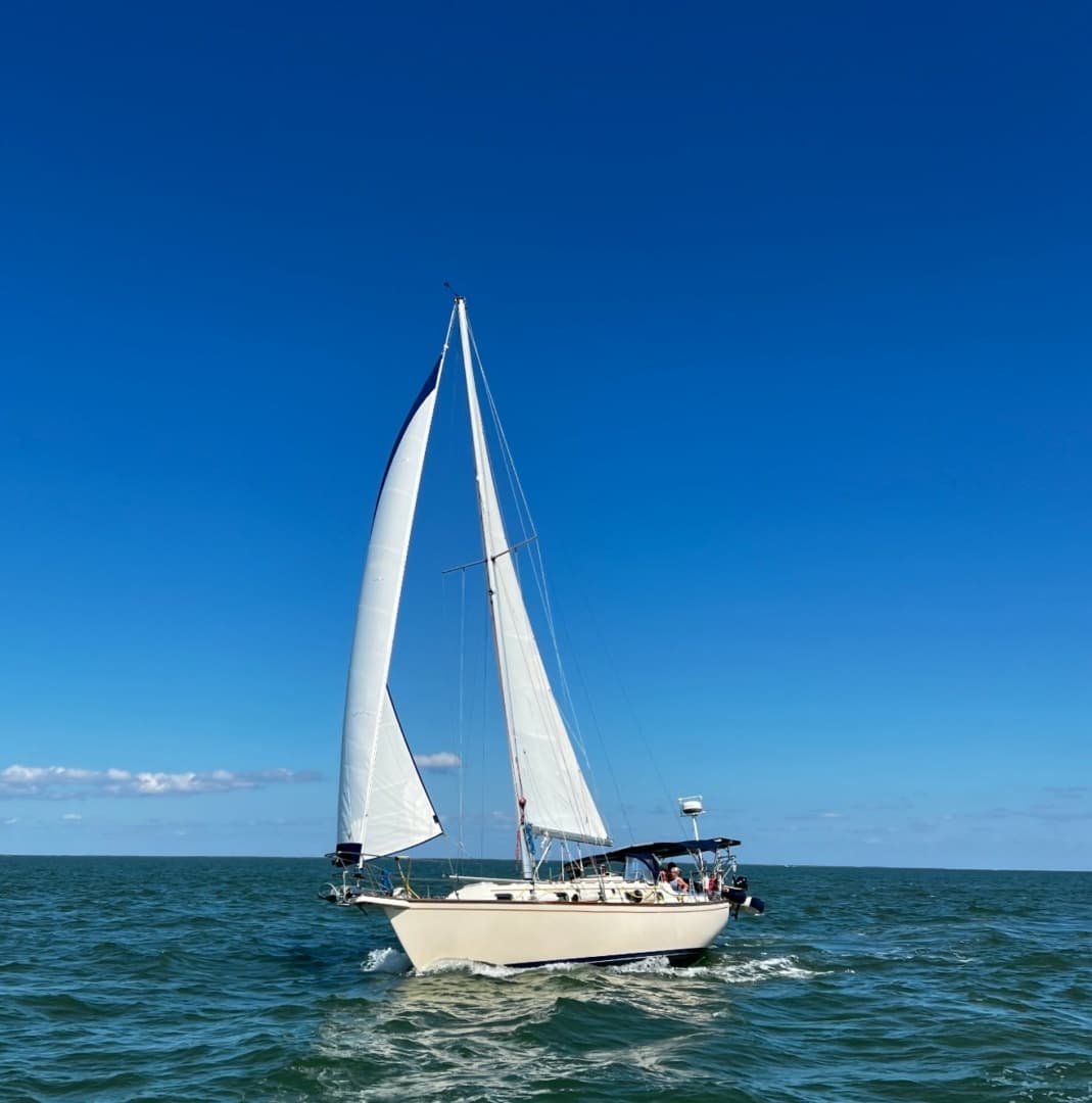 APRIL — 1995 · 36' · 4 Cabins · Pre-Owned