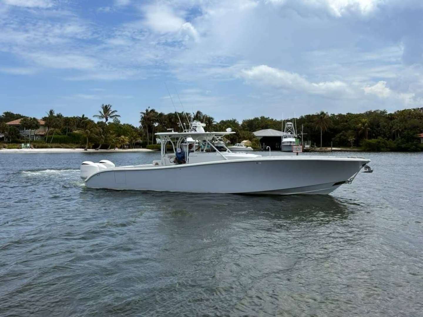 2014 Yellowfin 42 Offshore — 2014 · 42' · 1 Cabin · Pre-Owned
