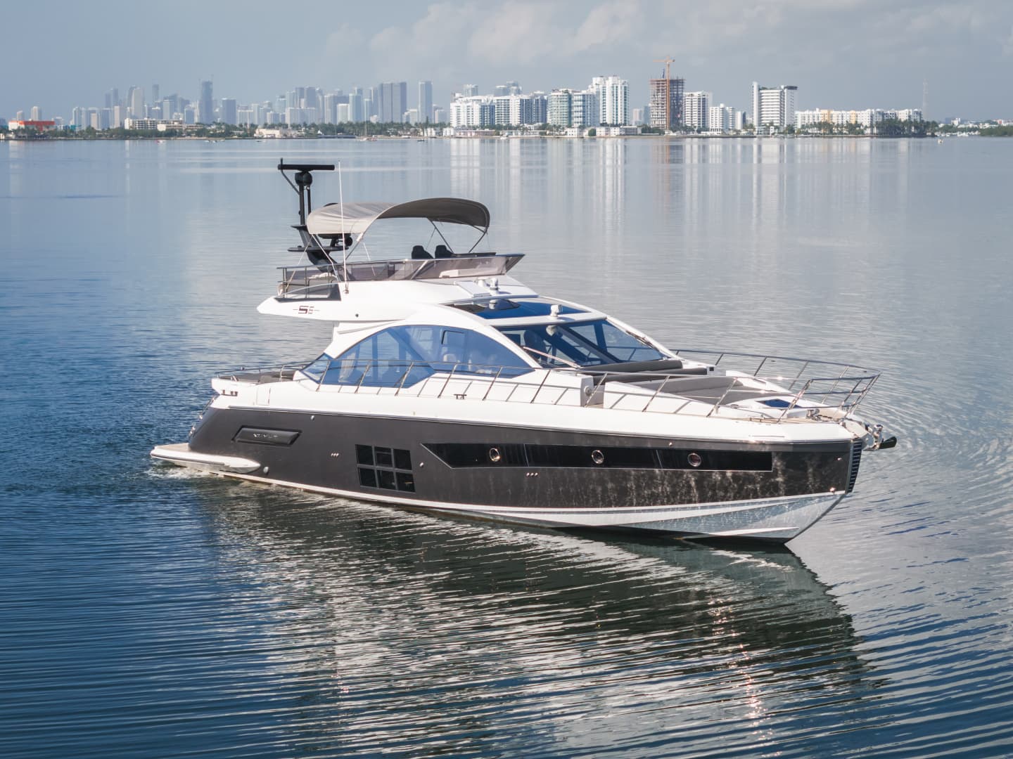 2021 Azimut S6 SPORTFLY — 2021 · 59' · Pre-Owned
